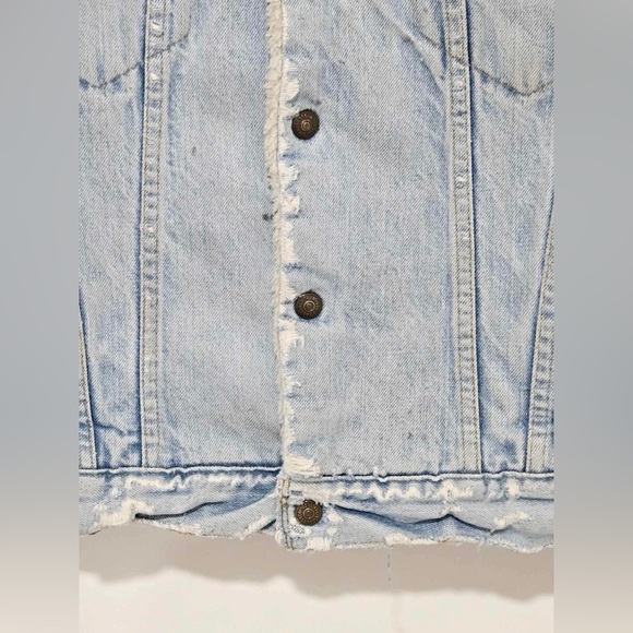 Vintage Levi's Sherpa lined trucker jacket grunge distressed faded holes Sz 42 - Picture 4 of 9